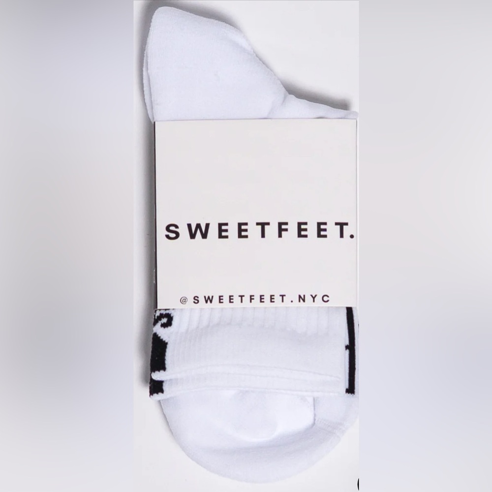 S W E E T F E E T White Sweetfeet Performance Compression - Mid Crew Sock